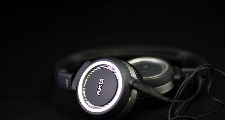 探索BOSE头戴式耳机的品质与技术（体验无与伦比的音质与舒适度）