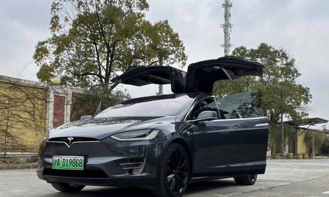特斯拉ModelX75D（高性能、环保、安全，ModelX75D引领电动车市场潮流）