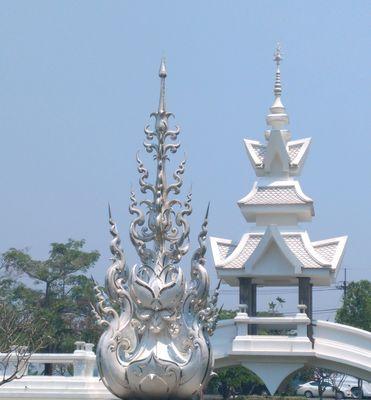 寻找黑庙开门任务的线索（解开谜团，揭开黑庙的神秘面纱）