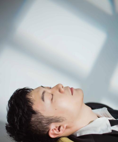 赵雷成为歌手后的成就与影响（一个普通男生的音乐梦想之路）