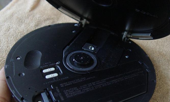 索尼DEJ955耳机的品质与功能评测（探索索尼DEJ955耳机的音质和便携性能，体验卓越的音乐享受）