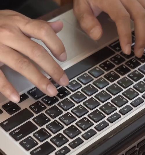 小新教你制作U盘启动盘（使用U盘制作启动盘的详细教程）